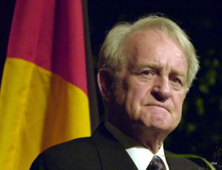 1999-bis-2004-Johannes-Rau-SPD-Gemaess-seinem-Motto-Versoehnen-statt-spalten-trat-er-fuer-das-Zusammenleben-von-Deutschen-und-Auslaendern-ein-Als-historisch-galt-Raus-Rede-vor-der-israelischen-Knesset-wo-er-die-Juden-um-Vergebung-fuer-den-Holocaust-bat