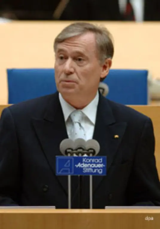 Seit-2004-Horst-Koehler-CDU-Mit-dem-vormaligen-Chef-des-Internationalen-Waehrungsfonds-rueckt-erstmals-ein-Nichtpolitiker-an-die-Spitze-des-Staates-Ins-Amt-kommt-er-mit-der-klaren-Vorstellung-Deutschland-voranzubringen