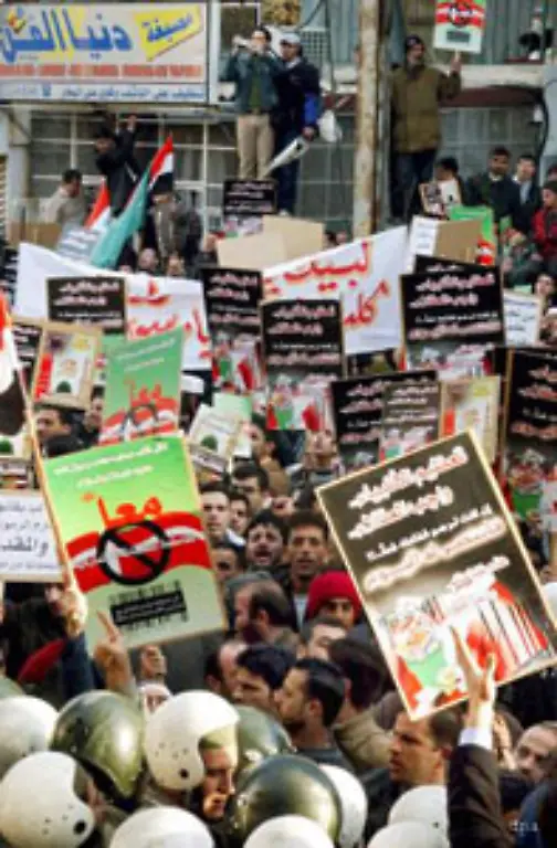 In-Damaskus-zerstoerten-Demonstranten-die-Botschaften-Daenemarks-und-Norwegens-Syrien-ist-ein-straff-organisierter-Polizeistaat-der-Protestaktionen-nur-dann-zulaesst-wenn-sie-dem-Regime-genehm-sind