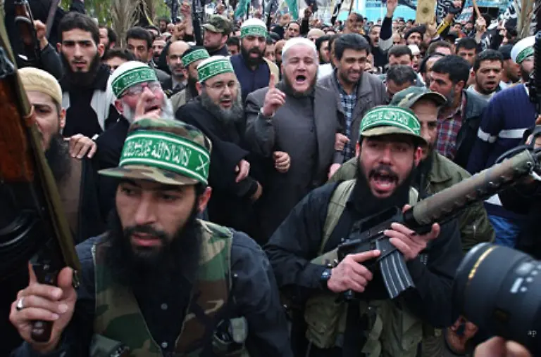 Proteste-im-Libanon-muendeten-ebenfalls-in-Gewalt-Die-mehr-als-10000-Demonstranten-waren-auf-ihrem-Weg-zum-daenischen-Konsulat-in-Beirut-nicht-zu-stoppen