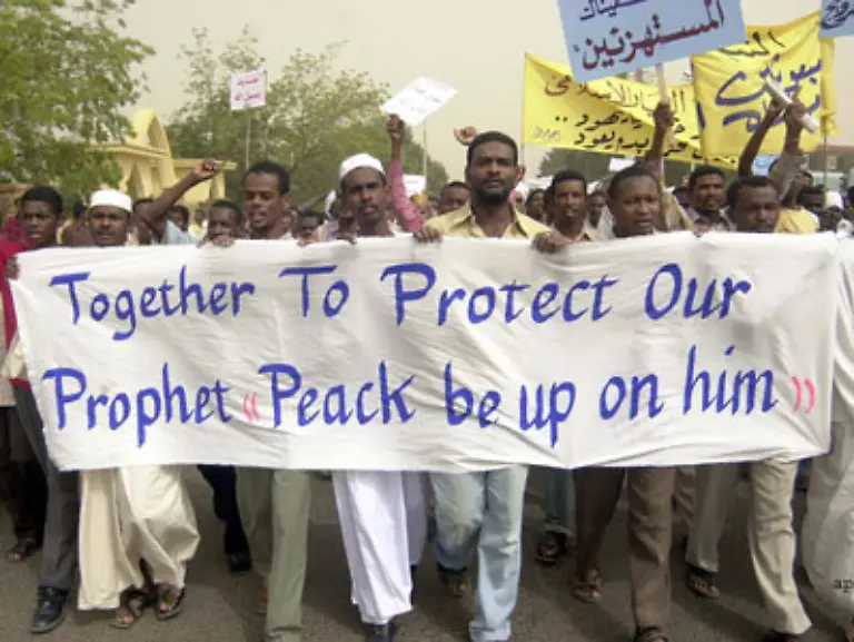 Sudanesische-Muslime-machten-ihrem-Aerger-ebenfalls-lautstark-Luft