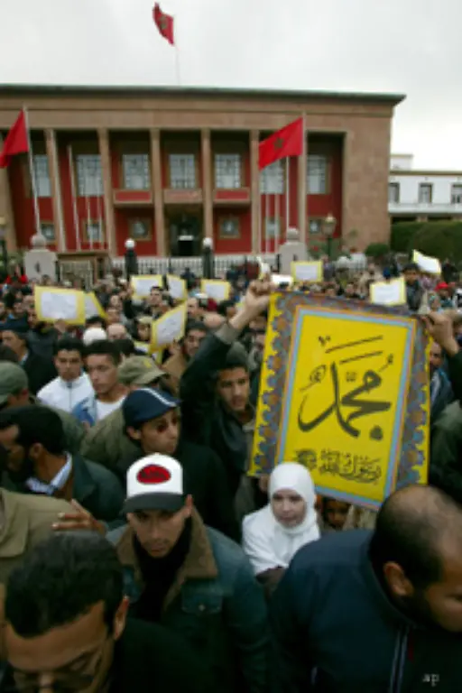 Proteste-auch-in-Rabat-Die-marokkanische-Regierung-hatte-die-Verbreitung-des-franzoesischen-Blattes-France-Soir-verboten