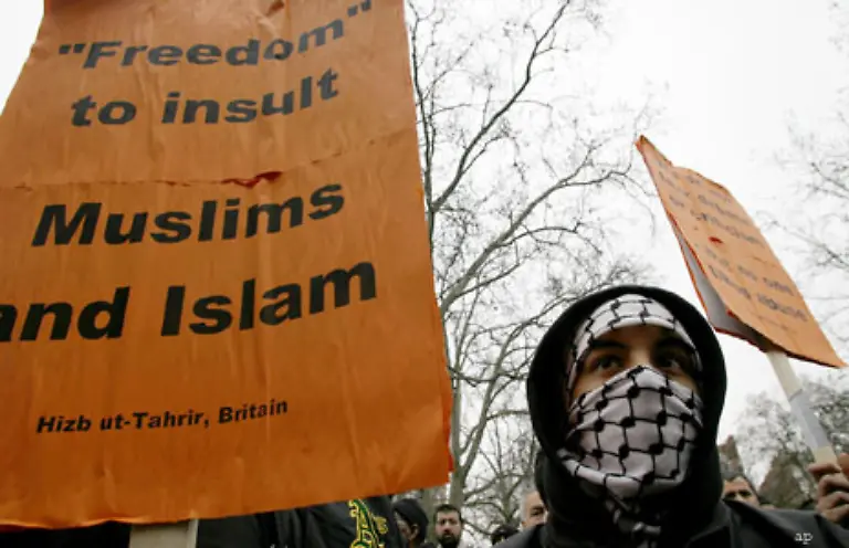 Vor-der-daenischen-Botschaft-in-London-versammelten-sich-rund-1500-Demonstranten