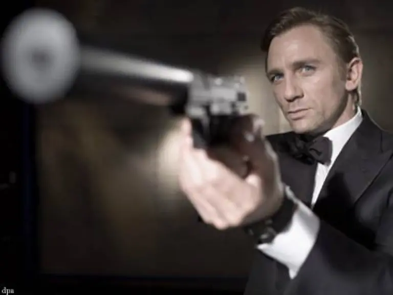 Nun-dreht-er-also-Daniel-Craig-der-neue-James-Bond-Aber-die-Nachrichten-vom-Drehort-Prag-klingen-so-gar-nicht-nach-einem-toughen-Agenten-seiner-Majestaet