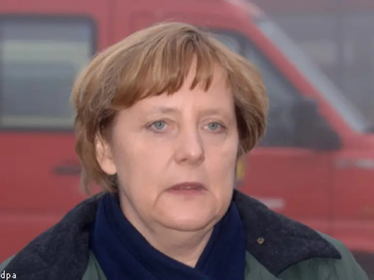 Bundeskanzlerin-Angela-Merkel-besuchte-am-Sonntag-Bergen-auf-der-Insel-Ruegen-Sie-zeigte-sich-besorgt-ueber-die-Ausbreitung-der-Vogelgrippe