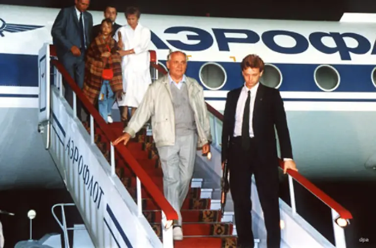 Gorbatschow-kehrte-als-geschlagener-Mann-nach-Moskau-zurueck-Nach-dem-Verbot-der-KPdSU-durch-Jelzin-war-er-Generalsekretaer-einer-illegalen-Partei