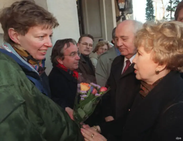 Sie-hatte-ihm-jahrzehntelang-mit-Rat-und-Tat-zur-Seite-gestanden-Raissa-Gorbatschowa-starb-67-jaehrig-in-einer-Klinik-in-Muenster