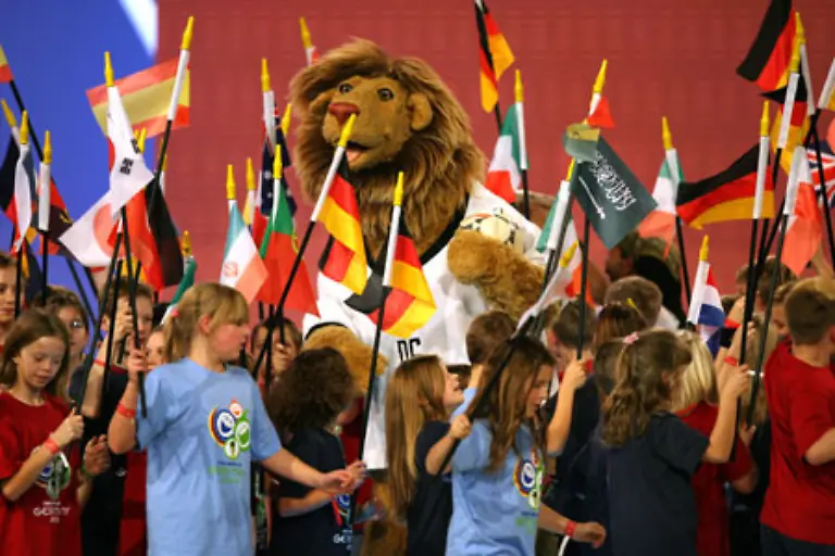 Statt-mit-schicken-Maedels-abzuhaengen-muss-ich-mich-mit-nervigen-Goeren-rumaergern