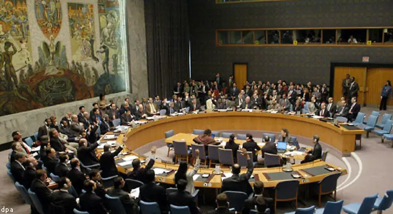 8-November-2002-Der-UN-Sicherheitsrat-beschliesst-die-Resolution-1441-Darin-werden-dem-Irak-ernste-Konsequenzen-angedroht-wenn-er-seine-Waffenprogramme-nicht-vollstaendigt-offenlegt