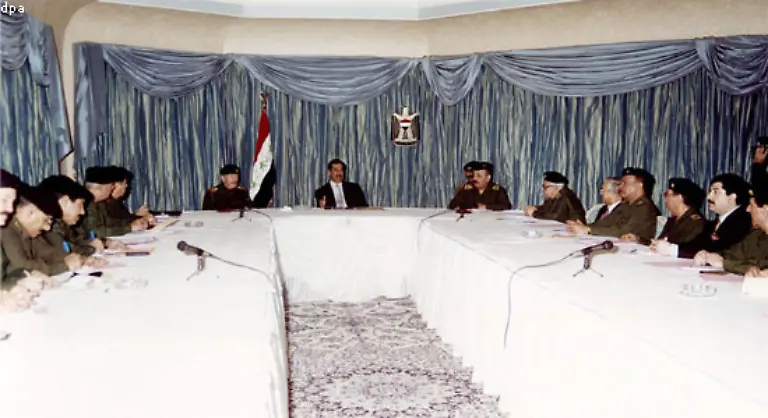 13-November-2002-Der-Irak-akzeptiert-die-UN-Resolution-1441-Die-Regierung-von-Saddam-Hussein-sichert-zu-mit-den-UN-Waffeninspekteuren-zusammenzuarbeiten
