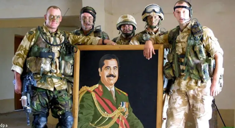 24-Maerz-2003-Britische-Wuestenratten-feiern-die-Einnahme-von-Basra
