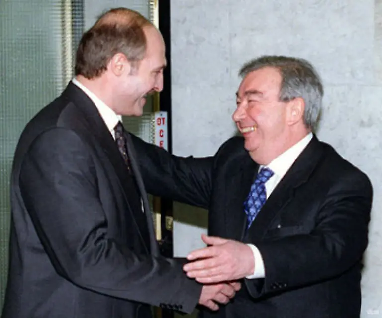 Sie-sind-dicke-Freunde-Alexander-Lukaschenko-und-der-ehemalige-russische-Ministerpraesident-Jewgeni-Primakow