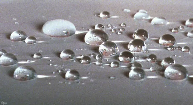 Die-Entstehung-des-Wasser-liegt-Millionen-Jahre-zurueck-Nachdem-Wasserstoff-H-und-Sauerstoff-O-entstanden-waren-konnten-sich-diese-Elemente-zu-Wasser-verbinden