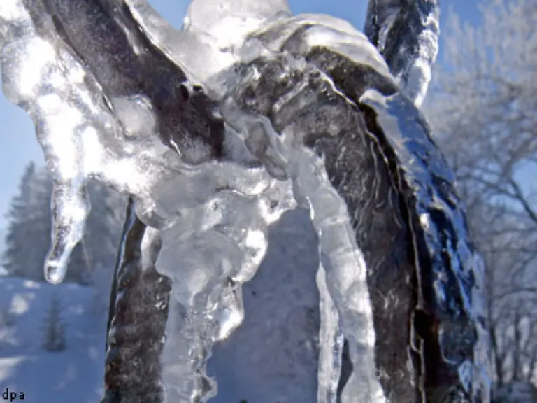 Reines-Wasser-gefriert-genau-bei-0-C-ist-also-fest