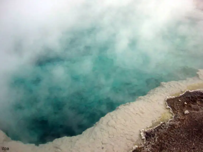 erreicht-es-jedoch-den-Siedepunkt-also-100-Grad-dann-wird-Wasser-zu-Wasserdampf-also-gasfoermig