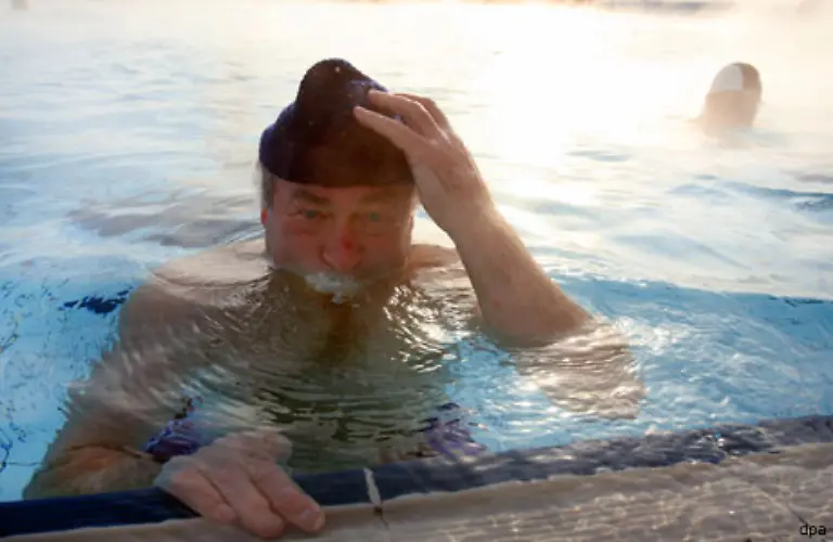 sondern-auch-zum-Baden-Die-Entwicklung-der-Badekultur-in-Europa-geht-bis-in-die-Antike-zurueck-findet-sich-aber-auch-in-anderen-Kulturkreisen-wie-der-islamischen-Welt-oder-Japan