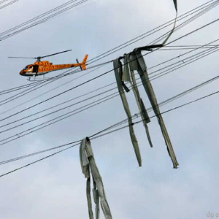 Dabei-wurde-eine-Hochspannungsleitung-beschaedigt-und-eine-weitere-Leitung-durchtrennt-was-einen-Kurzschluss-zur-Folge-hatte