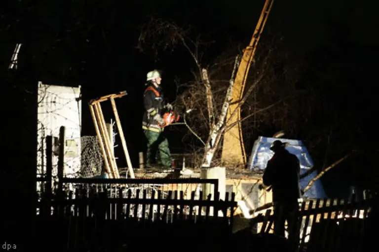 Blitzeinschlaege-in-den-Stellwerken-Hamburg-Altona-Hauptbahnhof-und-Harburg-sorgten-dafuer-dass-der-gesamte-Bahnverkehr-der-Stadt-fuer-eineinhalb-Stunden-zum-Erliegen-kam