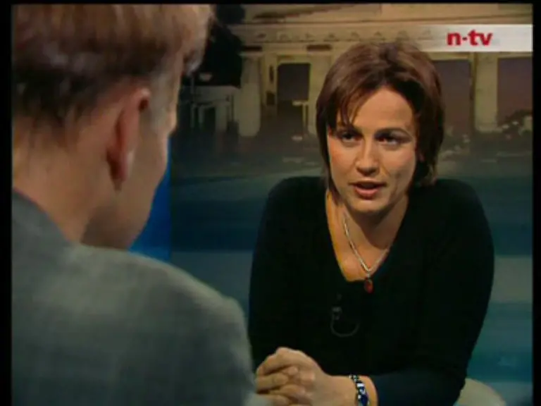 sondern-den-kritischen-Fragen-der-Journalistin-stand-zu-halten