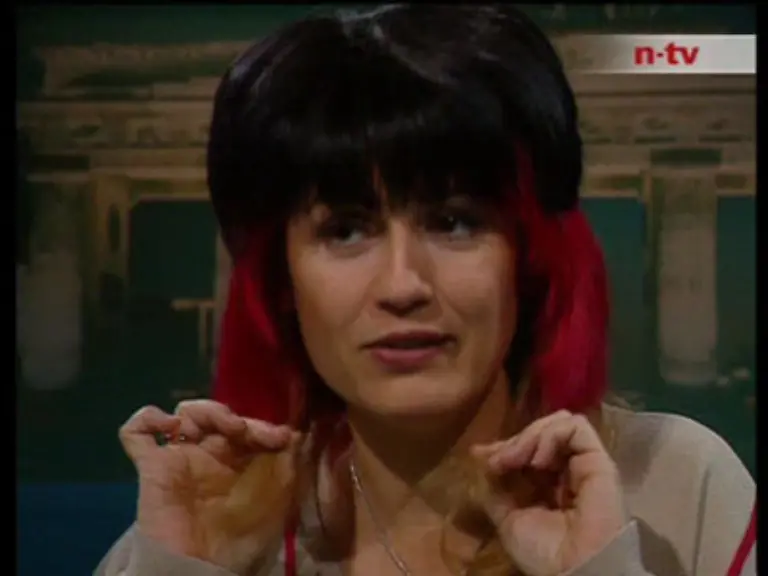 oder-einfach-keine-Zeit-blieb-um-zum-Frisoer-zu-gehen-Aber-schliesslich-ist-eine-Sendung-wie-Maischberger-harte-Arbeit