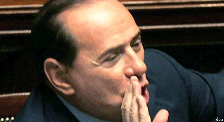 Im-Dezember-2002-forderte-Berlusconi-entlassene-Fiat-Arbeiter-auf-sich-Jobs-auf-dem-Schwarzmarkt-zu-suchen-Die-Kluegsten-koennen-sicherlich-einen-zweiten-Job-finden-vielleicht-inoffiziell