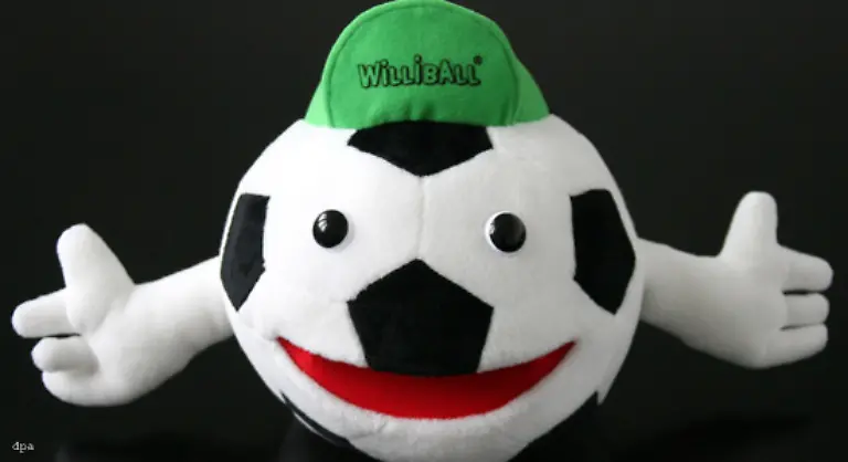Bei-Williball-einem-Pluesch-Fussball-aus-Bad-Koesen-besteht-diese-Gefahr-nicht