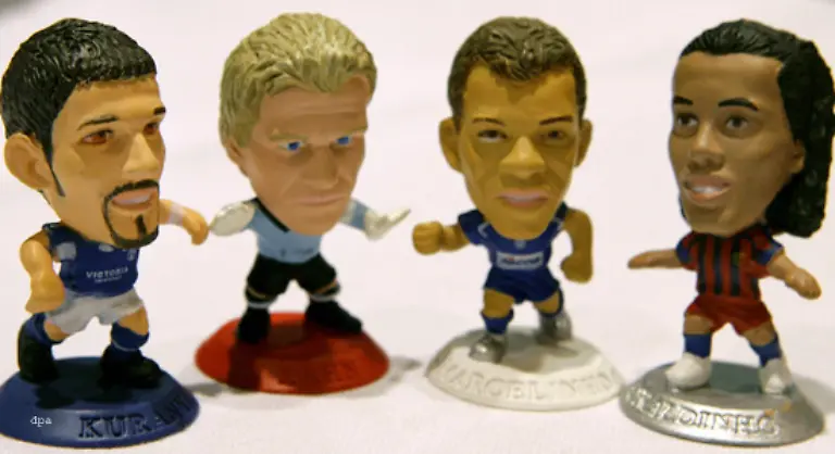 Auch-eine-nette-Idee-sind-diese-Fussball-Micro-Stars-Der-Spielzeughersteller-Simba-Toys-stellt-diese-Mini-Versionen-von-Kevin-Kuranyi-Oliver-Kahn-Marcelinho-und-Ronaldinho-demnaechst-in-die-Regale
