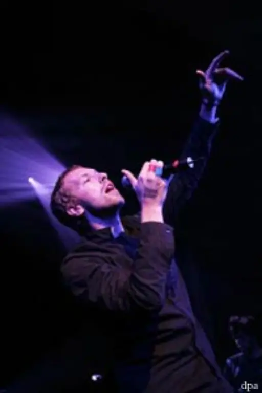 Mit-dem-Coldplay-Saenger-ist-die-schoene-Schauspielerin-seit-Dezember-2003-verheiratet