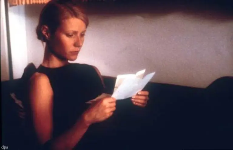 Paltrow-sucht-sich-ihre-Rollen-genau-aus-in-Besessen-spielt-sie-eine-Literaturwissenschaftlerin-die-das-Leben-der-im-19-Jahrhundert-in-England-lebenden-Dichterin-Christabel-LaMotte-erforscht