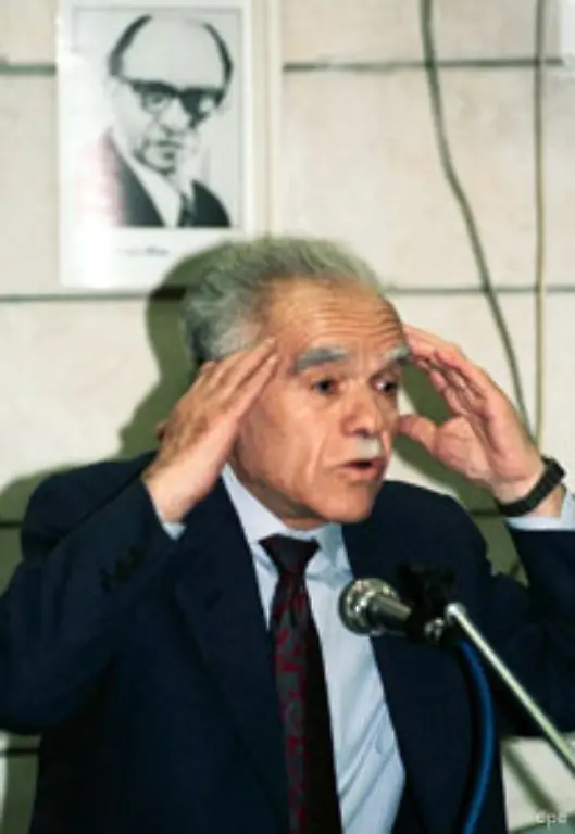1986-tauschten-beide-die-Rollen-Schamir-wurde-wieder-Ministerpraesident-und-Peres-arbeitete-als-Aussenminister-weiter-Von-1990-bis-1992-regierte-Schamir-in-einer-Koalition-mit-rechtsgerichteten-und-religioesen-Parteien