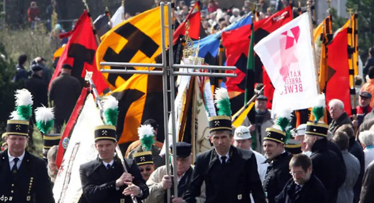 die-Karfreitagsprozessionen-wie-hier-auf-der-Halde-Haniel-in-Bottrop