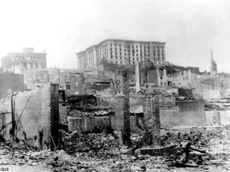 Dann-erschuetterte-ein-Erdbeben