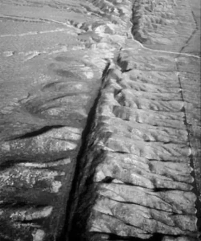 Die-San-Andreas-Spalte-brach-auf-einer-Laenge-von-470-Kilometern-auf