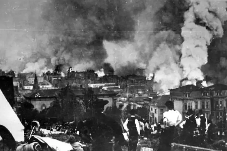 das-anschliessend-drei-Tage-lang-in-der-Stadt-tobte-zerstoert