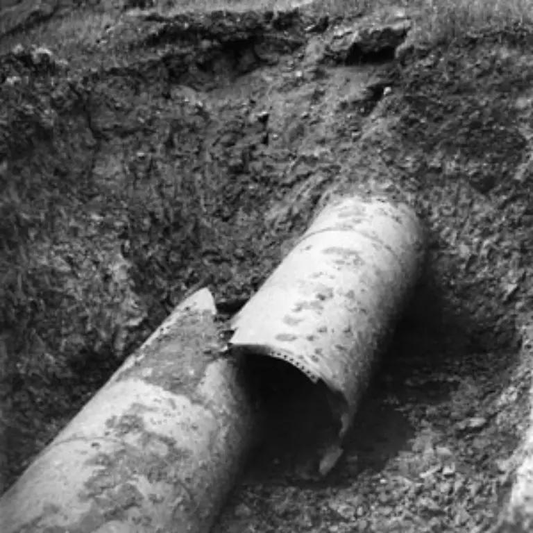 Sie-waren-durch-zerbrochene-Gasleitungen-angefacht-worden