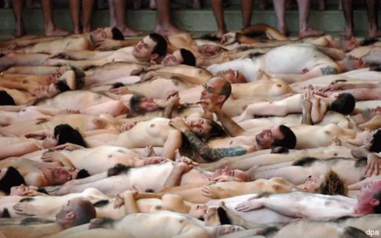 Seine-Installationen-machten-Tunick-laengst-beruehmt
