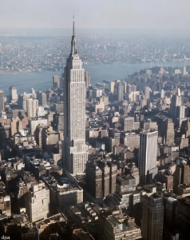 Das-legendaere-Gebaeude-an-der-Fifth-Avenue-war-bis-zur-Eroeffnung-des-World-Trade-Centers-im-Jahr-1972-das-hoechste-der-Welt