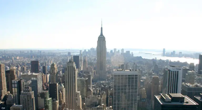 Der-etwas-abgelegene-Standort-stellte-sicher-dass-das-Empire-State-Building-niemals-von-anderen-Gebaeuden-verdeckt-wurde-sondern-sich-zum-Wahrzeichen-der-Stadt-entwickelte