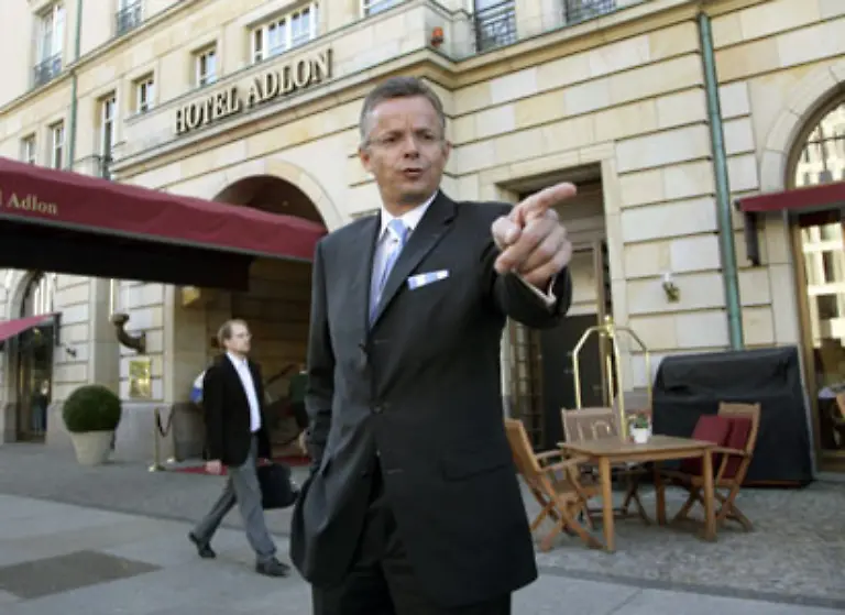 133-und-das-10-jaehrige-Bestehen-des-Hotel-Adlon-Kempinski