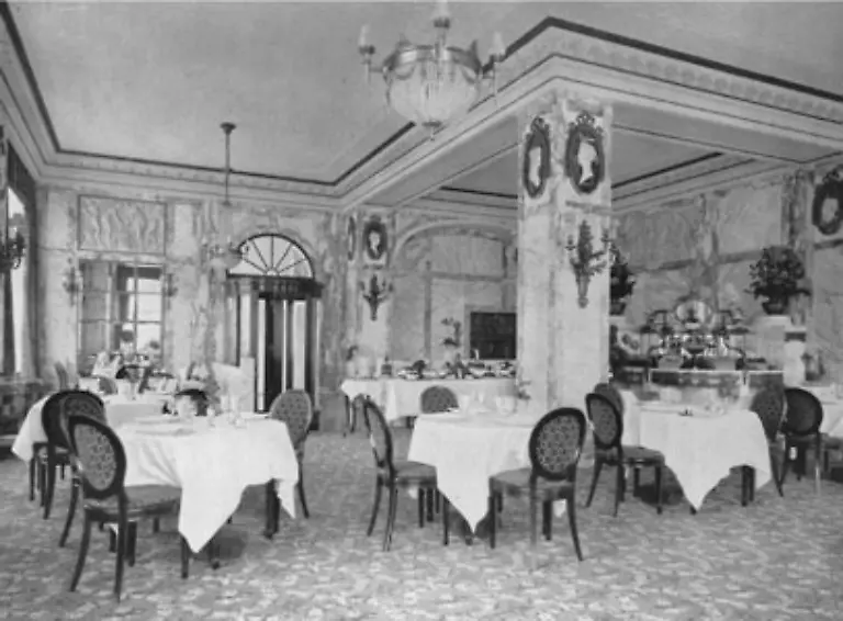 Zwei-Jahre-spaeter-berichtete-die-Vossische-Zeitung-das-neue-Hotel-sei-eine-ausserordentliche-und-grossartige-Leistung-im-Hotelneubau-und-in-der-Hoteleinrichtung-fuer-eine-moderne-Grossstadt