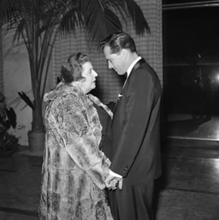 Als-die-US-Konkurrenz-die-Familie-Hilton-nach-dem-Zweiten-Weltkrieg-ihr-erstes-Hotel-in-West-Berlin-eroeffnete-war-vom-alten-Luxus-jedoch-wenig-uebriggeblieben