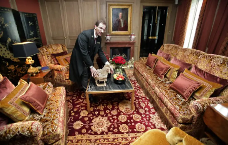 Natuerlich-sind-Sauna-Fitnessraum-Kueche-Esszimmer-und-Kamin-inklusive-ebenso-ein-Butler