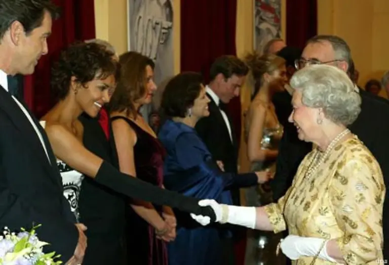 Dann-kann-sie-den-Nachwuchs-schon-beim-naechsten-Termin-mit-zur-Queen-nehmen