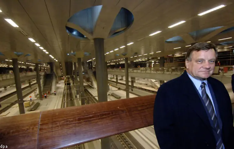 Die-Bahn-haelt-dagegen-der-Bahnhof-sei-schliesslich-in-erster-Linie-ein-Bahnhof-und-kein-Selbstverwirklichungsprojekt