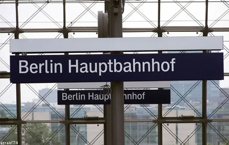 Den-Kritikern-und-Noerglern-zum-Trotz-ist-der-neue-Bahnhof-fuer-Berlin-etwas-Besonderes-133