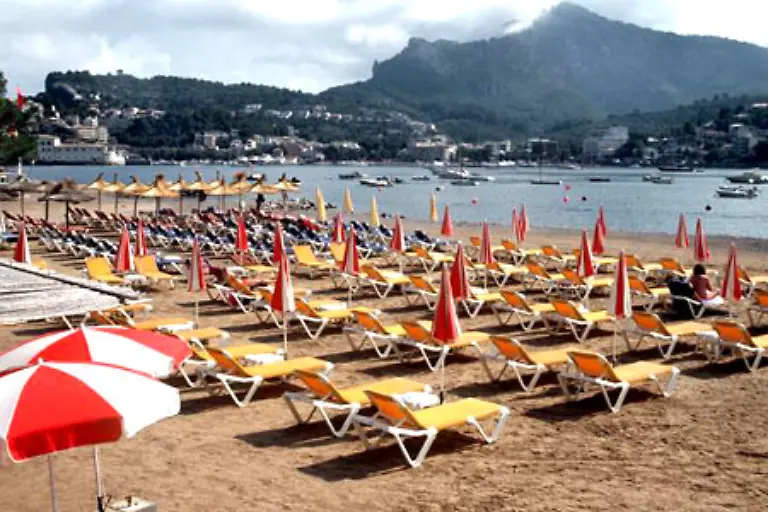 Ganz-frueh-morgens-sieht-es-am-Strand-noch-so-aus