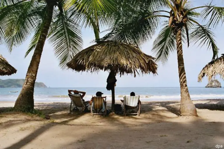 Auch-Venezuela-ist-angesagt-Wenngleich-es-etwas-voller-sein-duerfte-als-auf-diesem-Bild-Hier-entspannen-naemlich-Einheimische-an-der-Playa-Medina-auf-der-Halbinsel-Paria-im-Nordosten-Venezuelas