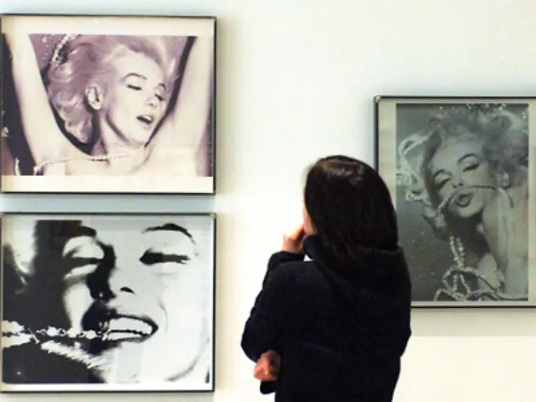 Die-private-Marilyn-Monroe-hatte-mit-dem-Image-des-blonden-Vamps-und-Dummchens-wenig-gemein-Sie-stoeberte-gern-in-Buchlaeden-herum-und-nahm-auch-schon-mal-einen-Rilke-Band-mit