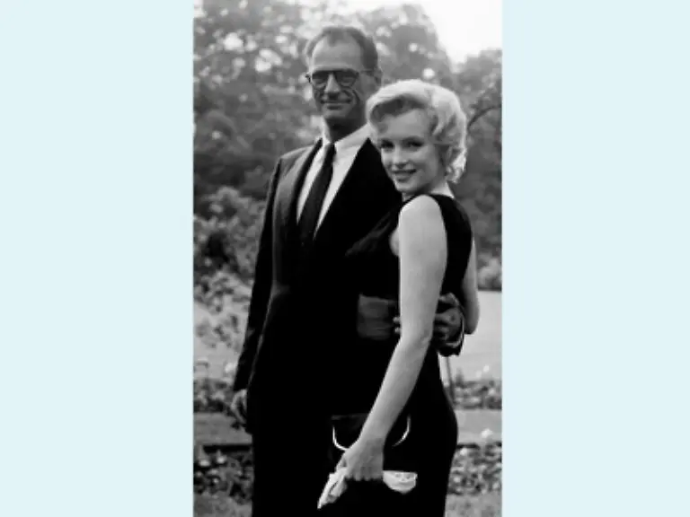 Die-Schoene-und-der-Schlaue-Das-waere-eine-Traumkombination-gewesen-doch-die-Rolle-die-sie-auch-jenseits-des-Sets-spielen-musste-wurde-ihr-mit-der-Zeit-unertraeglich-Ich-schleppe-Marilyn-Monroe-mit-mir-herum-wie-eine-schwere-Last-klagte-sie