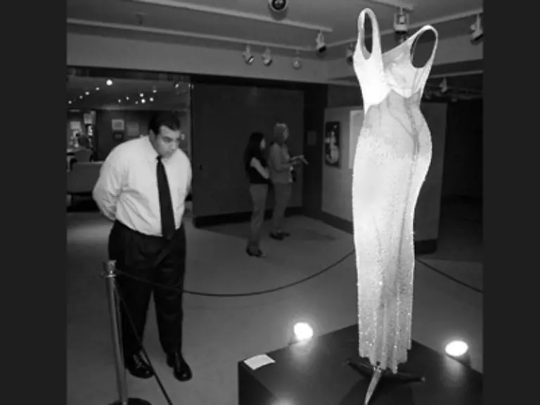 Happy-Birthday-Mr-President-1962-Der-legendaere-Gesangsauftritt-der-Monroe-bei-einer-im-Fernsehen-uebertragenen-Geburtstagsfeier-fuer-Praesident-John-F-Kennedy